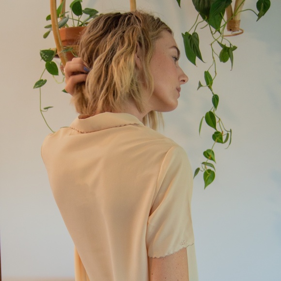 1950s Vintage Hand Embroidered Short Sleeve Blouse - Picture 5 of 13